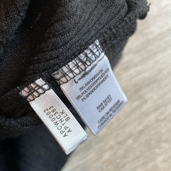 Andrew Marc Black V-Neck Ribbed Sweater - Picture 4 of 4